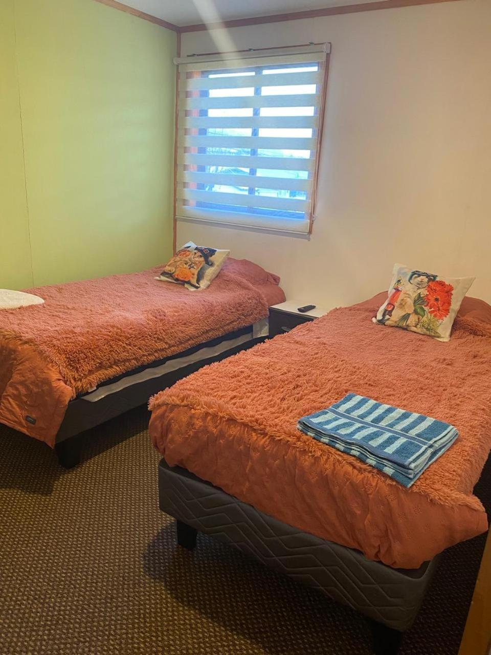 Posada De Los Gatos Bed & Breakfast Пуерто Наталес Екстериор снимка