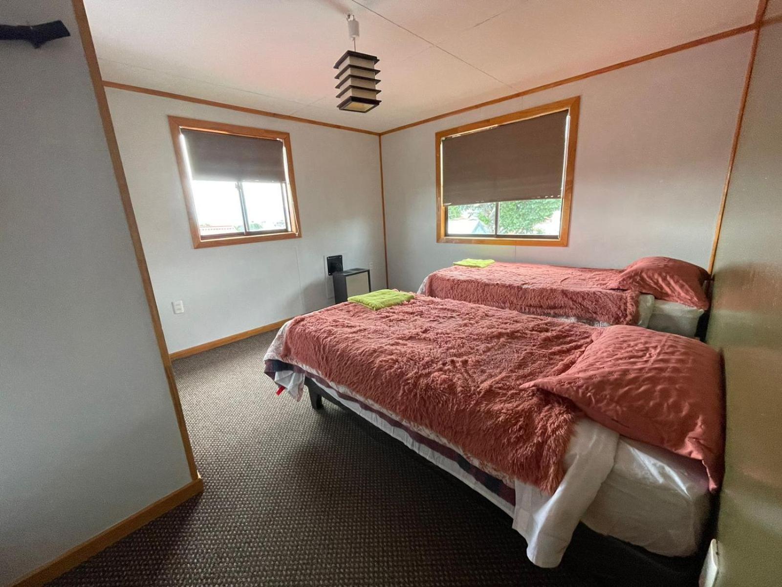Posada De Los Gatos Bed & Breakfast Пуерто Наталес Екстериор снимка