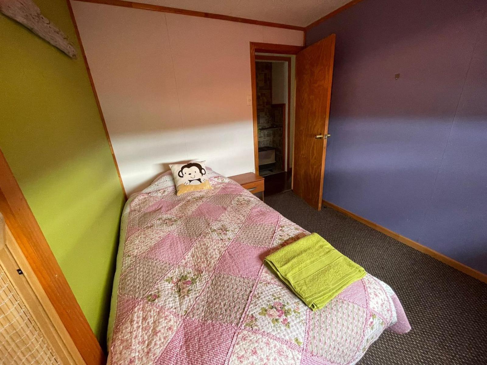 Posada De Los Gatos Bed & Breakfast Пуерто Наталес Екстериор снимка